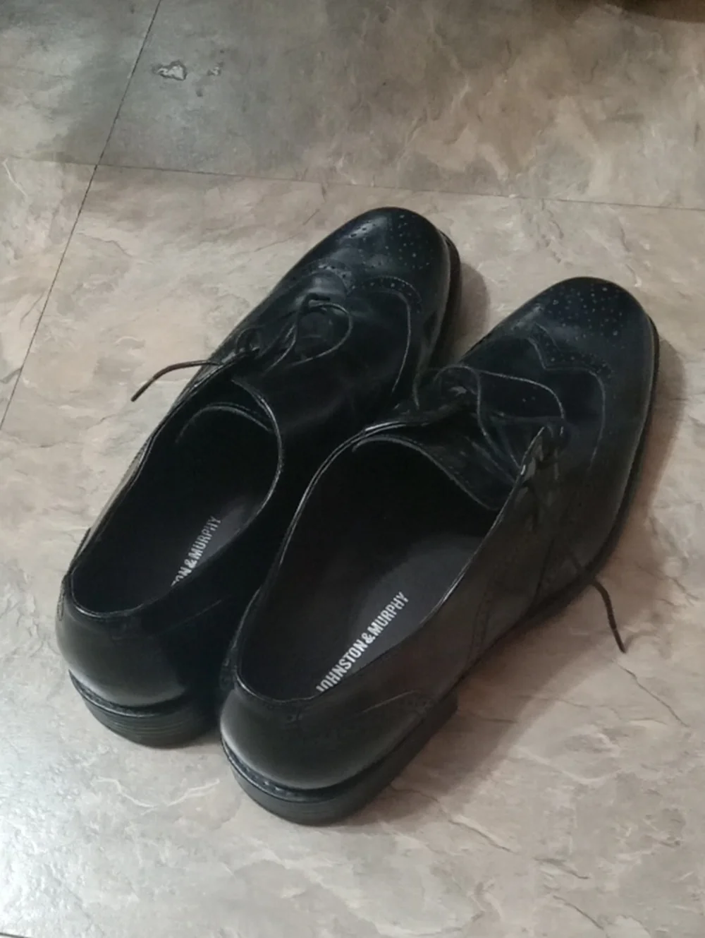 Johnston & Murphy Men's Black Leather Wingtip Oxford